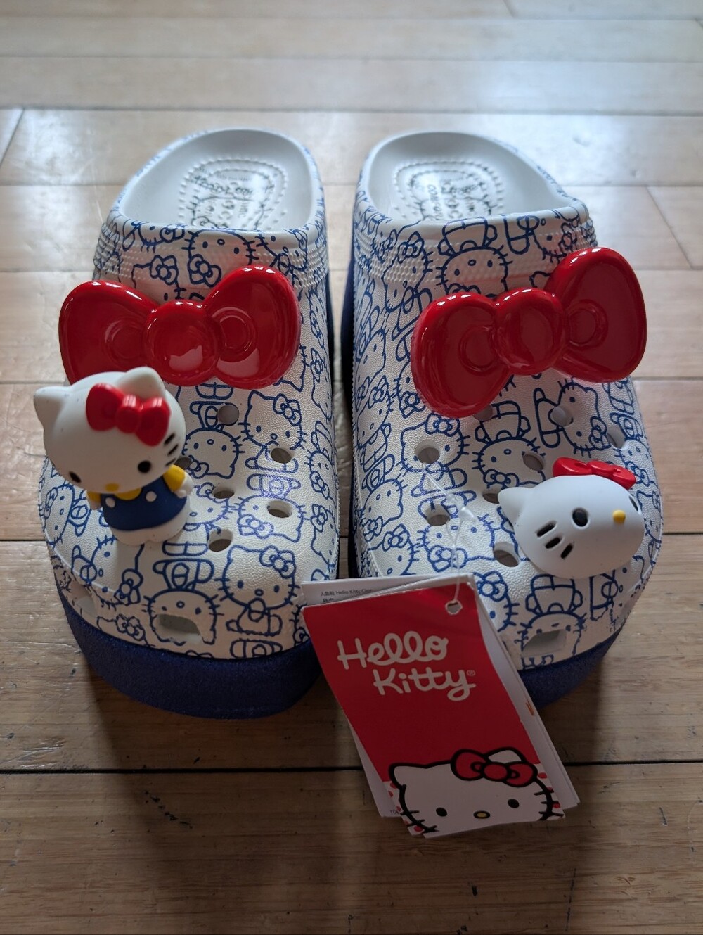 Crocs x Hello Kitty Siren Clog Women's 7 Blue White Glitter 50th Anniversary - Picture 2 of 6